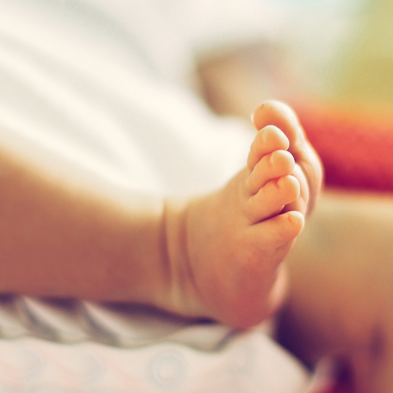 newborn sleep tips - photo of a newborn foot on the edge of a blanket